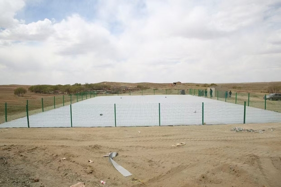 Area montuosa raccolta dell'acqua piovana serbatoio di stoccaggio dell'acqua per soluzioni agricole sostenibili