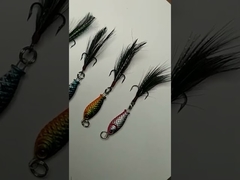 Pesca di pesce marino, pesce gatto, esca dura di plastica.